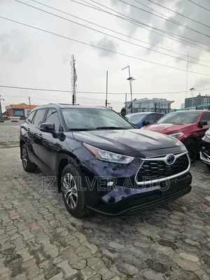 Toyota Highlander XLE AWD 2024 Blue