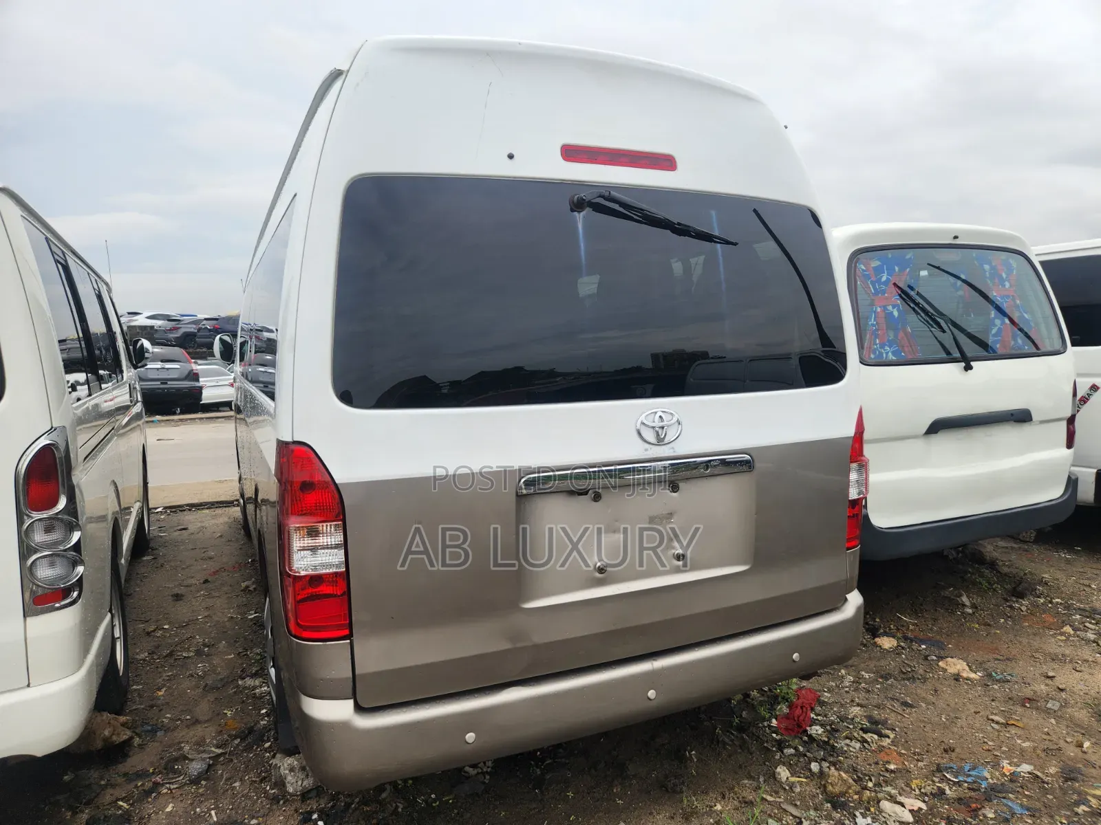 Toyota HiAce 2018 White