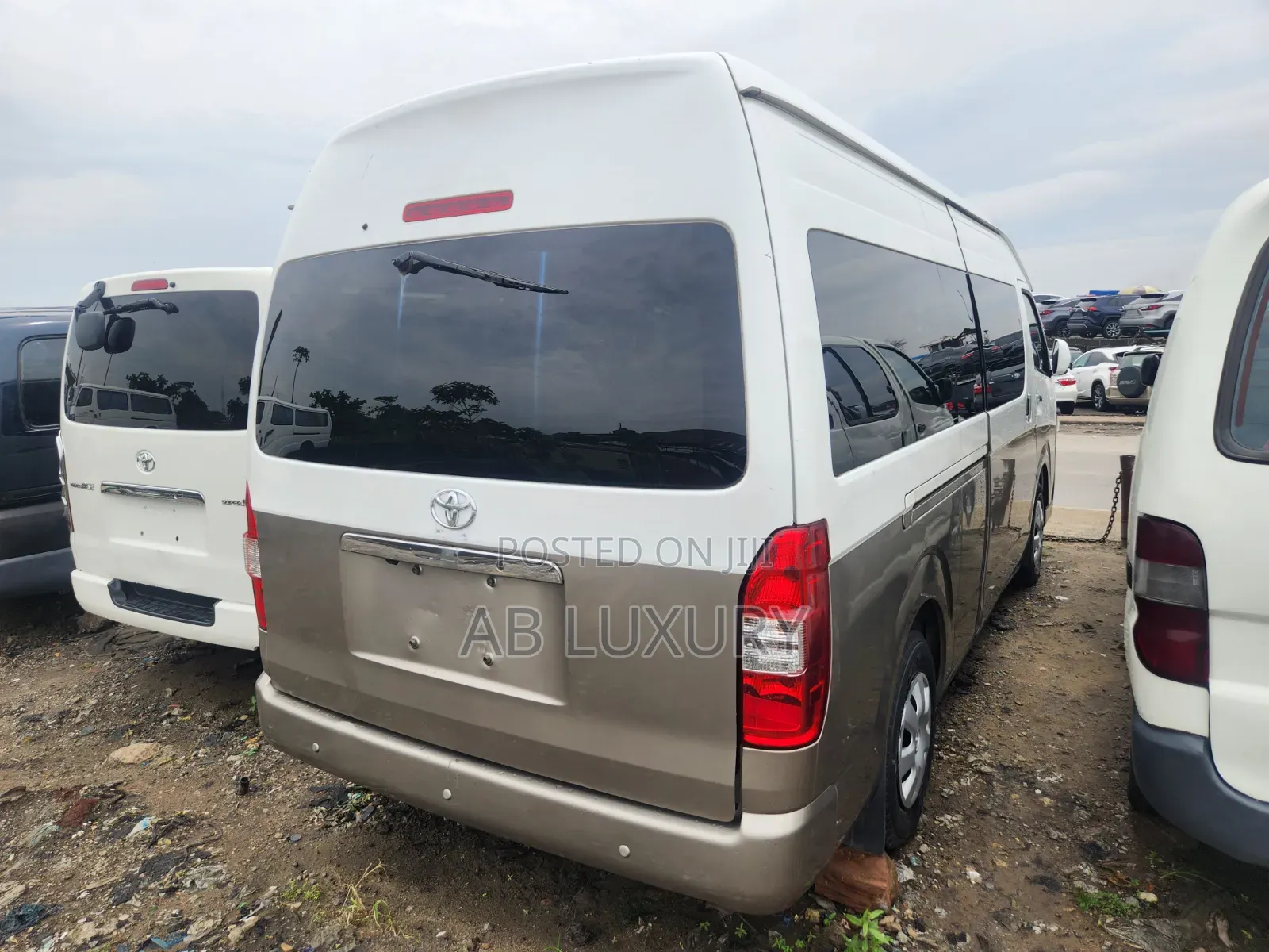 Toyota HiAce 2018 White