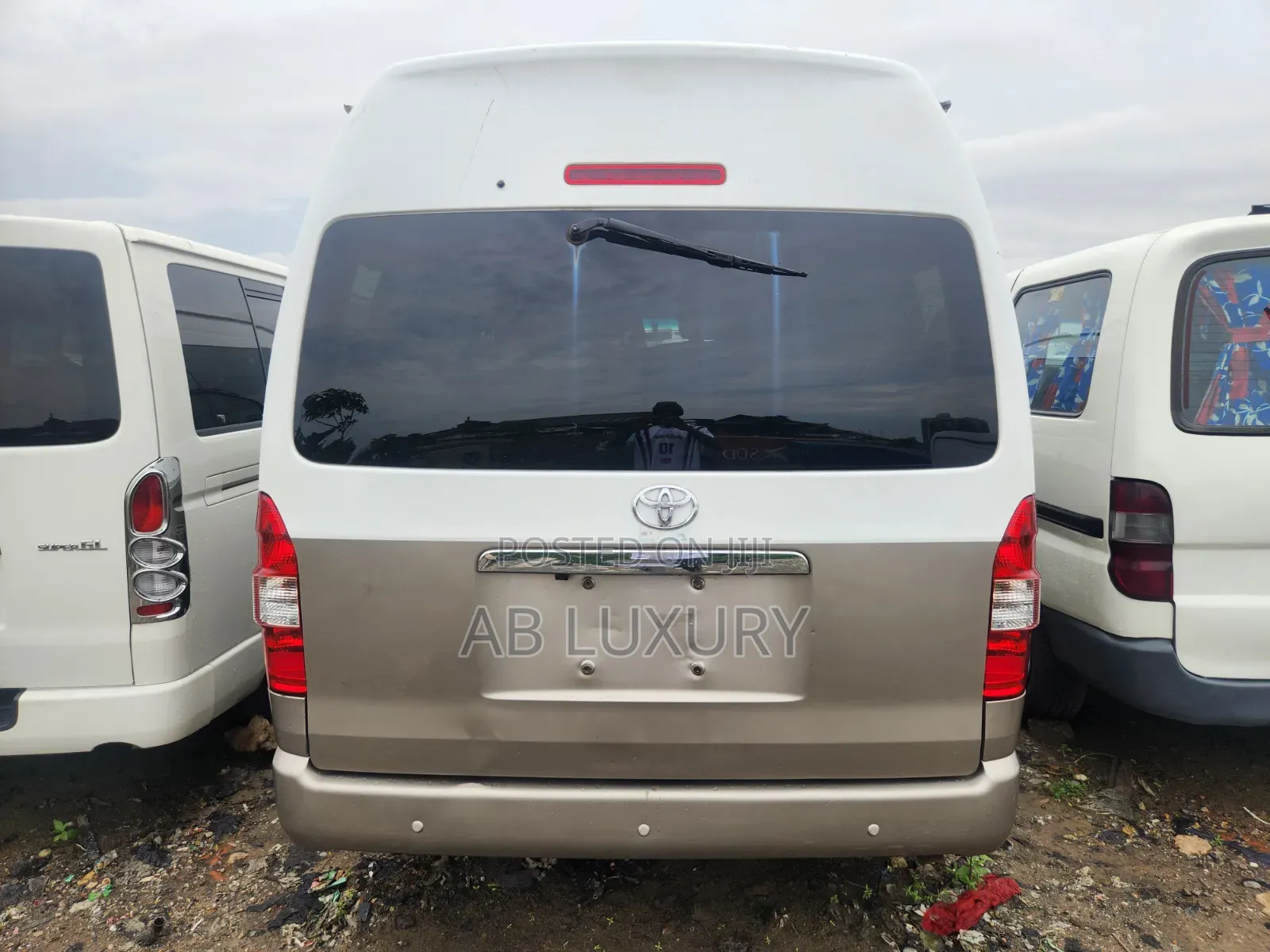 Toyota HiAce 2018 White