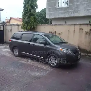 Toyota Sienna 2014 Gray