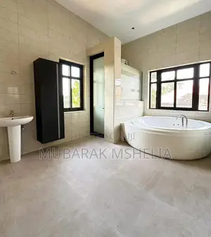 6bdrm Mansion in Maitama for sale