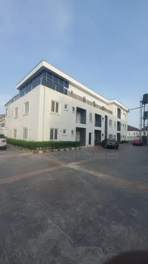 3bdrm Apartment in Chevron for rent