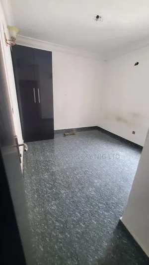 3bdrm Apartment in Chevron for rent