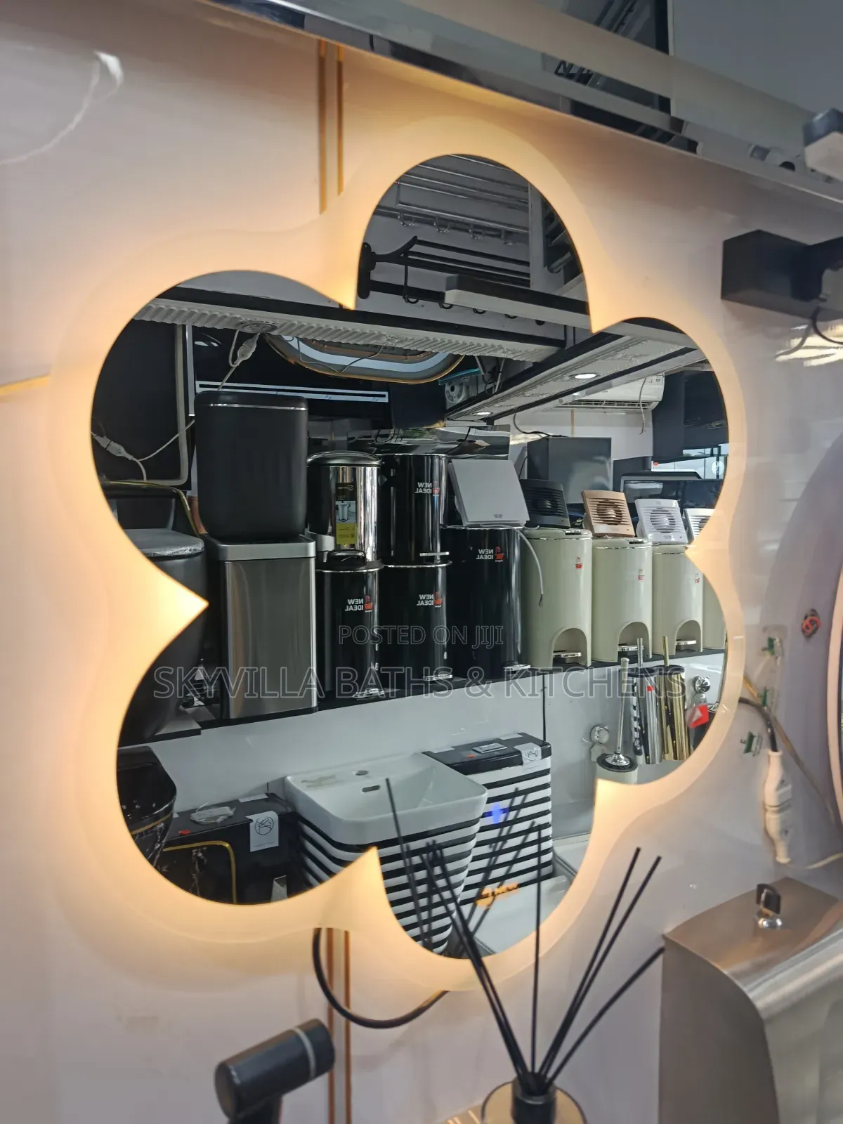 Modern Clover-Shaped Led Mirror – Backlit Wall Mounted Smart Mirror