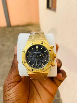 Classic Gold Royal Style Wristwatch