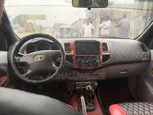 Toyota Hilux 2011 Black