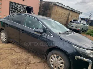 Toyota Avensis 2012 Black