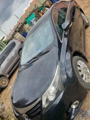 Toyota Avensis 2012 Black