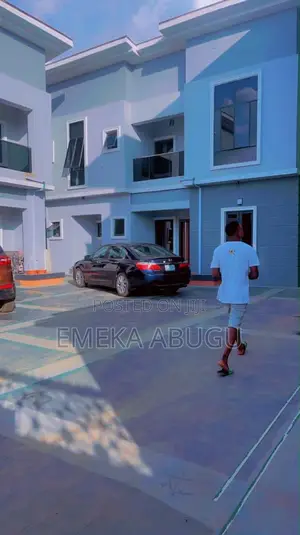 3bdrm Block of Flats in Oluyole Estate for rent