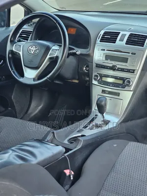 Toyota Avensis 2013 Black