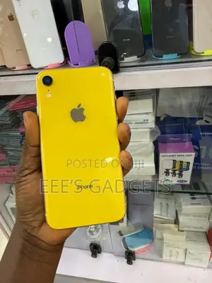 Apple iPhone XR 64 GB Yellow