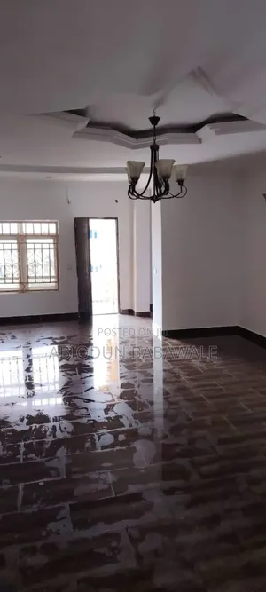 3bdrm Apartment in Wuye Main Abuja for rent