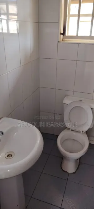 3bdrm Apartment in Wuye Main Abuja for rent