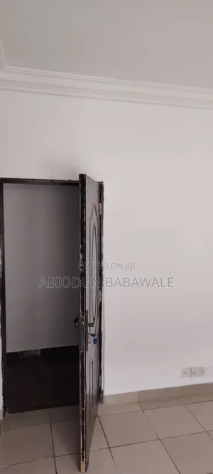 3bdrm Apartment in Wuye Main Abuja for rent
