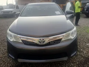 Toyota Camry LE 4dr Sedan (2.5L 4cyl 6A) 2014 Gray