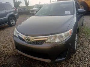 Toyota Camry LE 4dr Sedan (2.5L 4cyl 6A) 2014 Gray