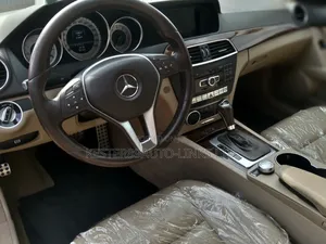 Mercedes-Benz C300 2013 Blue