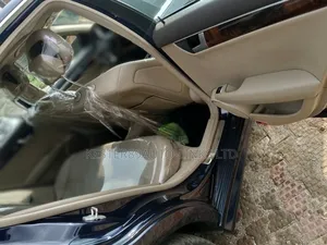 Mercedes-Benz C300 2013 Blue