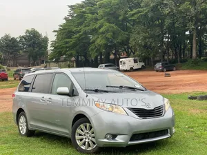 Toyota Sienna LE AWD 7-Passenger 2013 Gray