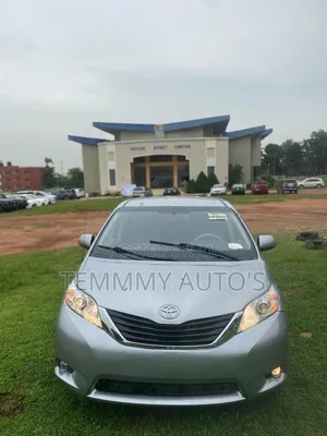 Toyota Sienna LE AWD 7-Passenger 2013 Gray