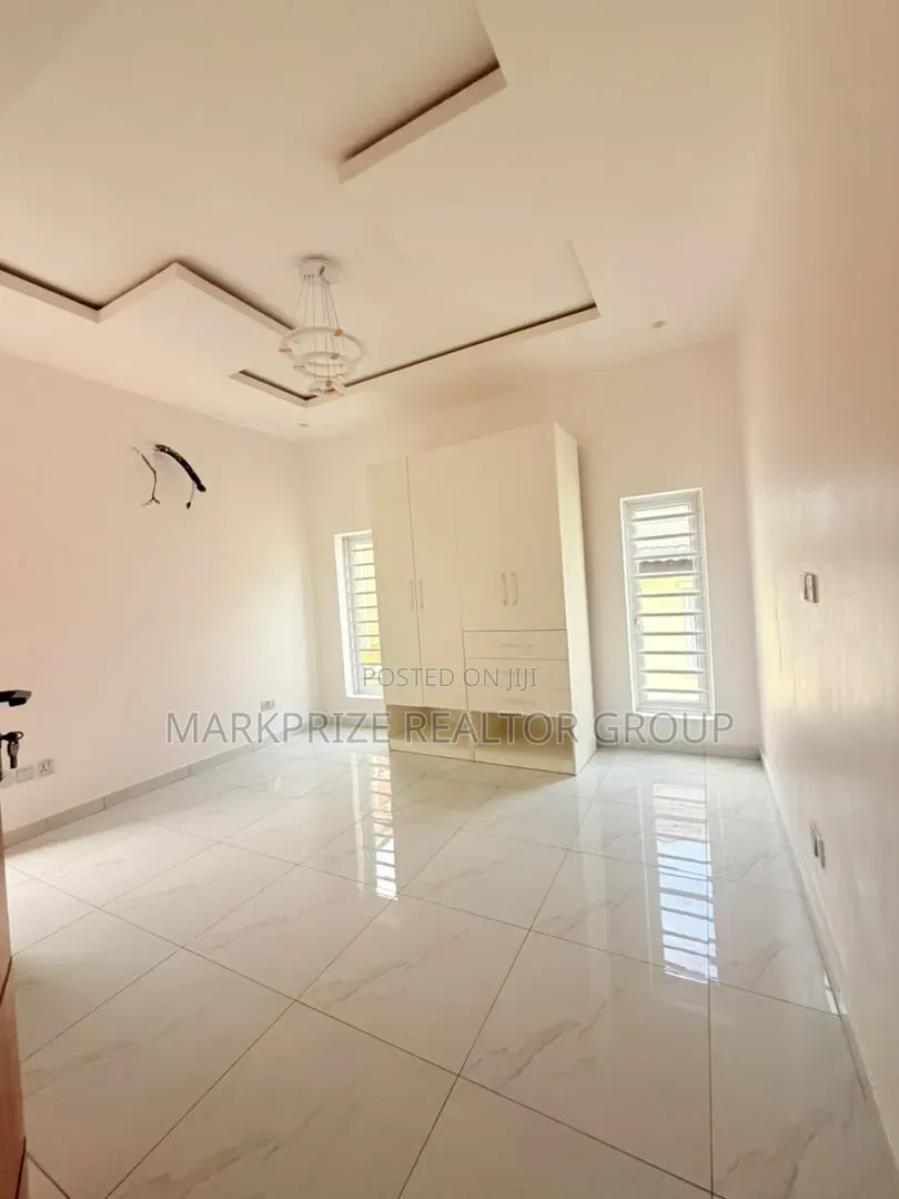 5bdrm Duplex in Magodo Gra Phase 2 for sale