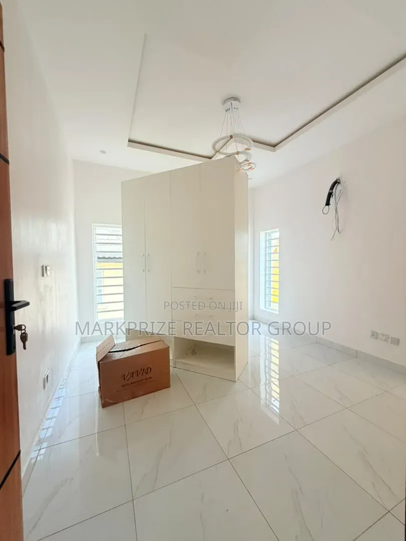5bdrm Duplex in Magodo Gra Phase 2 for sale