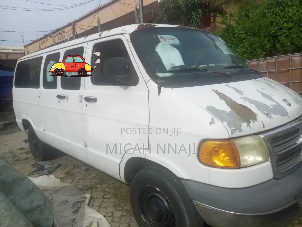 Dodge RAM Van 2003 White