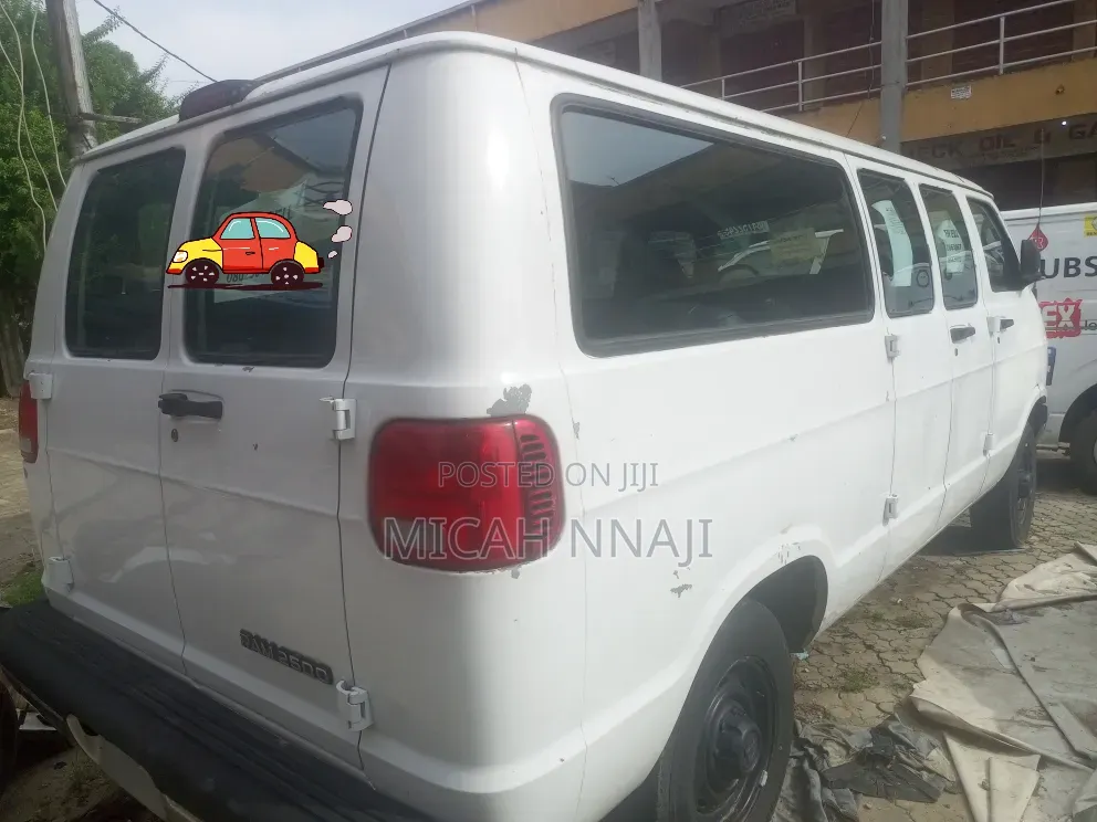 Dodge RAM Van 2003 White