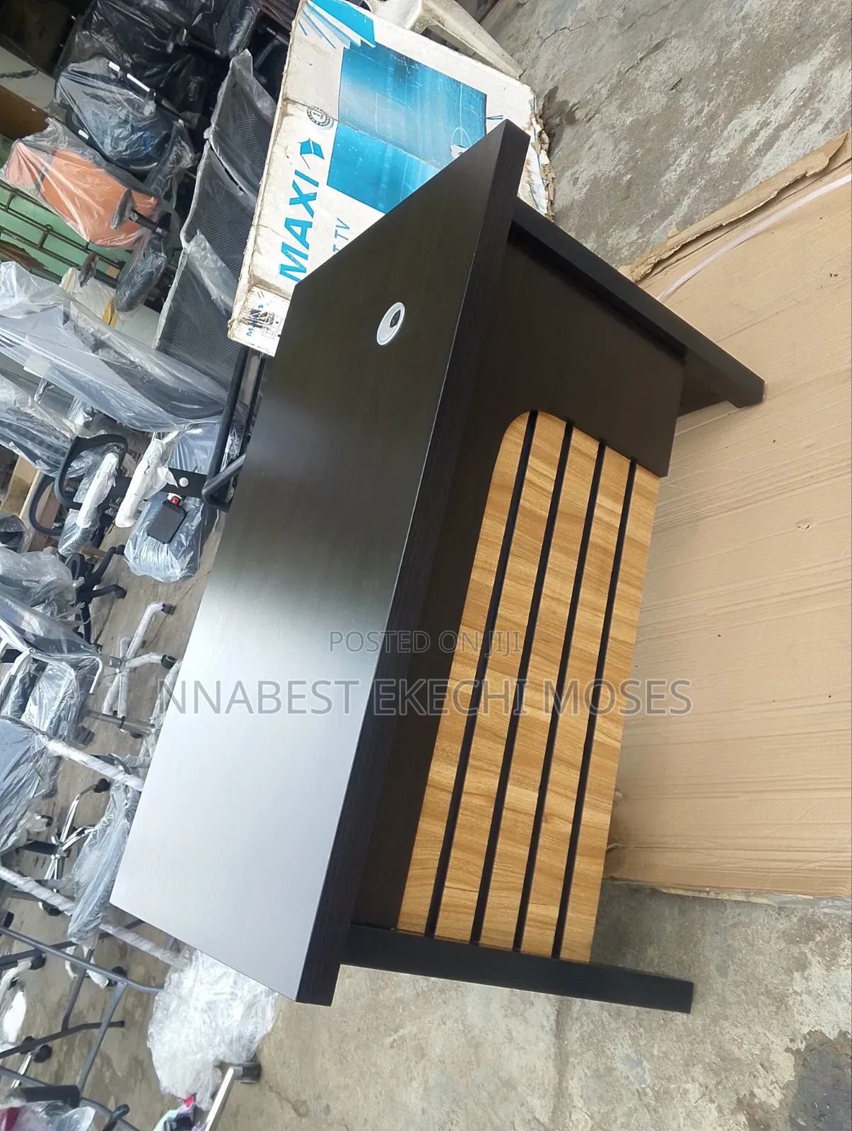 Office Table 4feet Very Comfortable