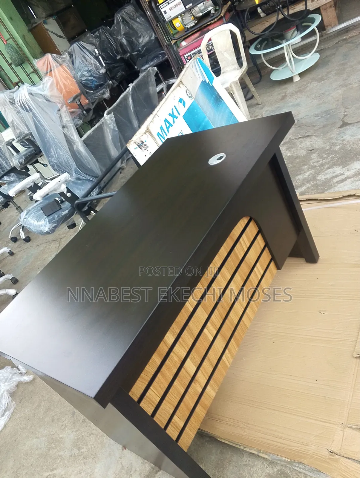 Office Table 4feet Very Comfortable