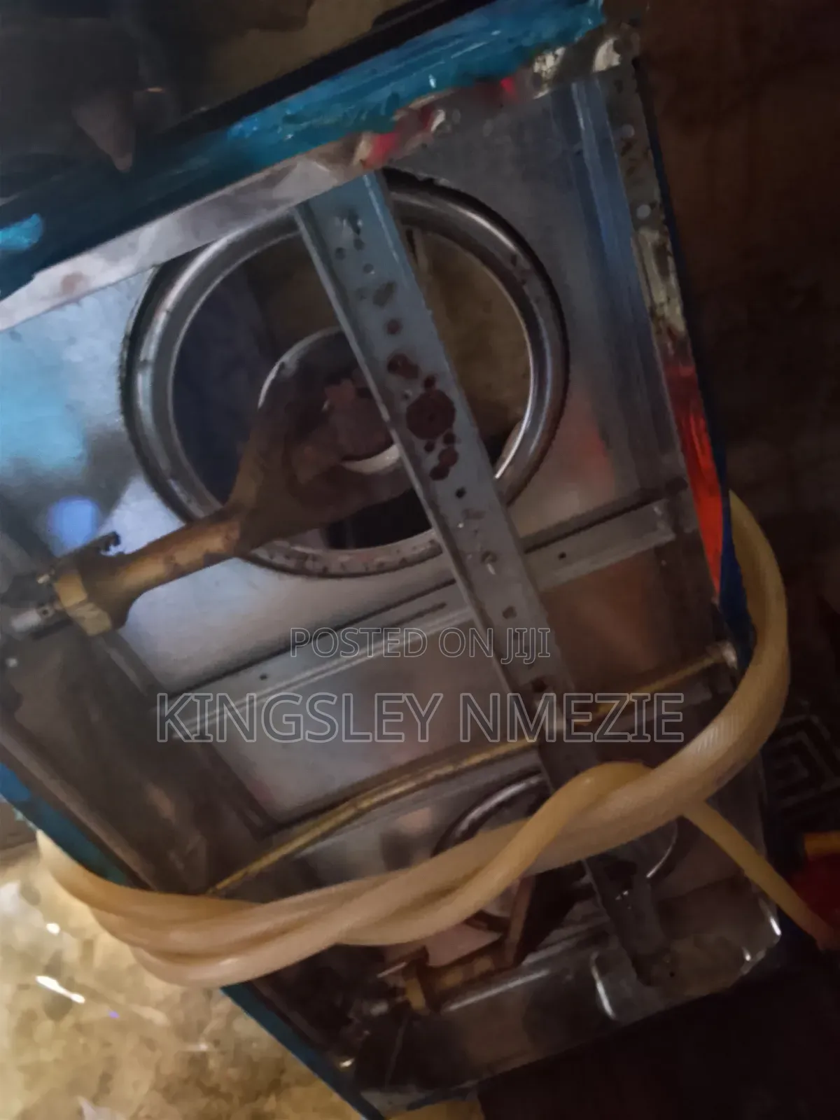 Lg Very Clean Gass Table Top and Cylinder