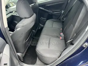 Toyota Matrix Hatchback FWD (1.8L 4cyl 5M) 2010 Blue