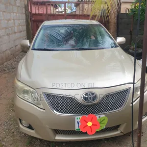 Toyota Camry 2010 Gold