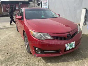 Toyota Camry SE 4dr Sedan (2.5L 4cyl 6A) 2013 Red