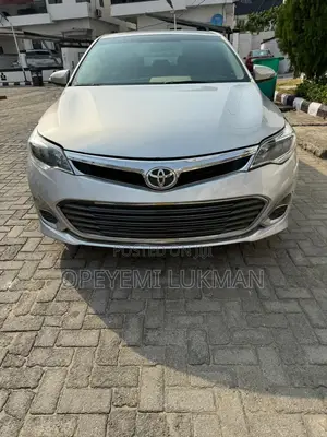 Toyota Avalon XLE Premium Sedan FWD (3.5L 6cyl 6A) 2013 Silver