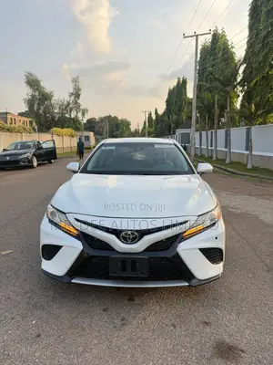 Toyota Camry XSE FWD (2.5L 4cyl 8AM) 2018 White