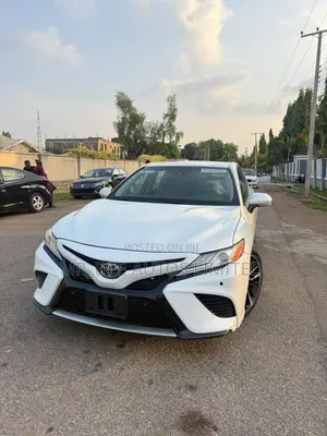 Toyota Camry XSE FWD (2.5L 4cyl 8AM) 2018 White