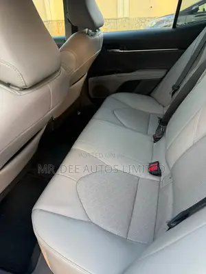 Toyota Camry XSE FWD (2.5L 4cyl 8AM) 2018 White