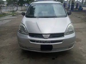 Toyota Sienna 2005 Silver