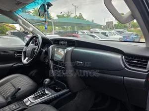 Toyota Hilux 2022 Black
