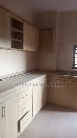 3bdrm Apartment in Aguoye Lay Out Awka for rent
