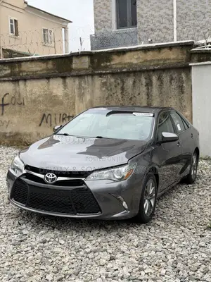 Toyota Camry SE 4dr Sedan (2.5L 4cyl 6A) 2017 Gray