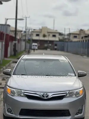 Toyota Camry XLE V6 4dr Sedan (3.5L 6cyl 6A) 2013 Silver