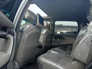 Acura MDX Advance Package SUV AWD (3.7L 6cyl 6A) 2011 Silver