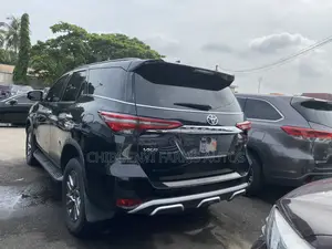 Toyota Fortuner 2023 Black
