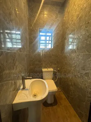 3bdrm Apartment in Olusoji Avenue, Oluyole Estate for rent