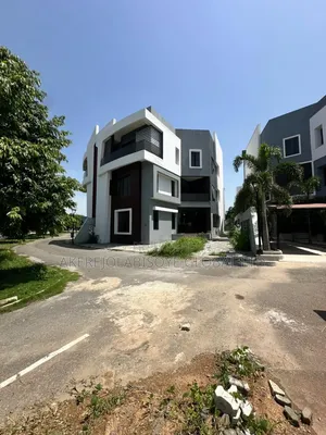 4bdrm Duplex in In An Estate Around for rent