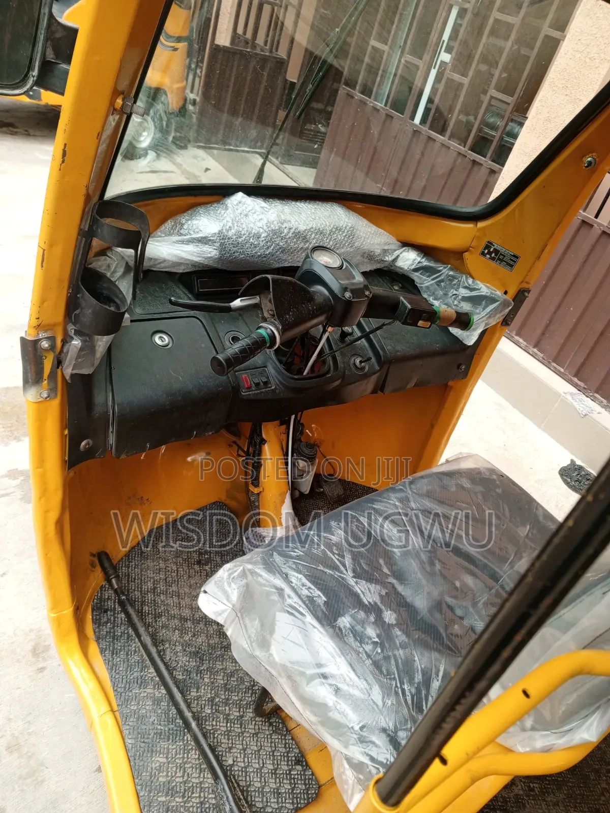 TVS King Deluxe Plus iTouch Start 2021 Yellow