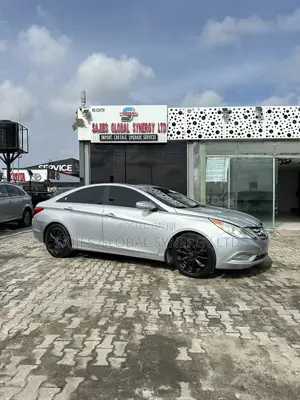 Hyundai Sonata Limited Sedan FWD (2.4L 4cyl 6A) 2011 Silver